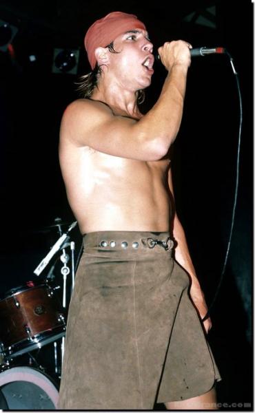 anthony kiedis le meilleur chanteur de groupe de rock (c po parce que c mon prefere)