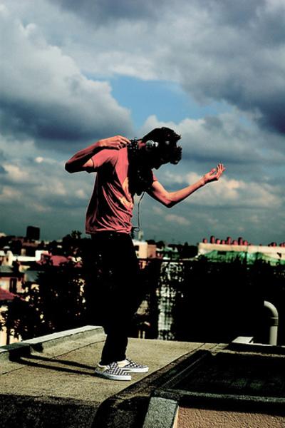 tecktonik : un mouvement qui plai mais dont les gens ignore l'origine